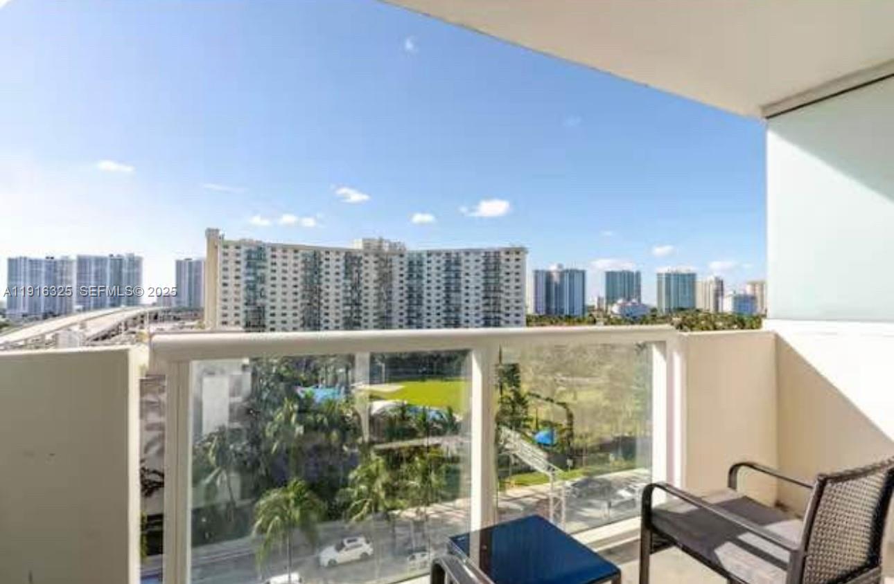 19201 Collins Avenue 733 Property Photo 8