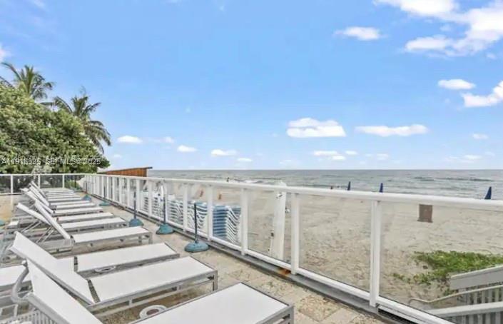 19201 Collins Avenue 733 Property Photo 10