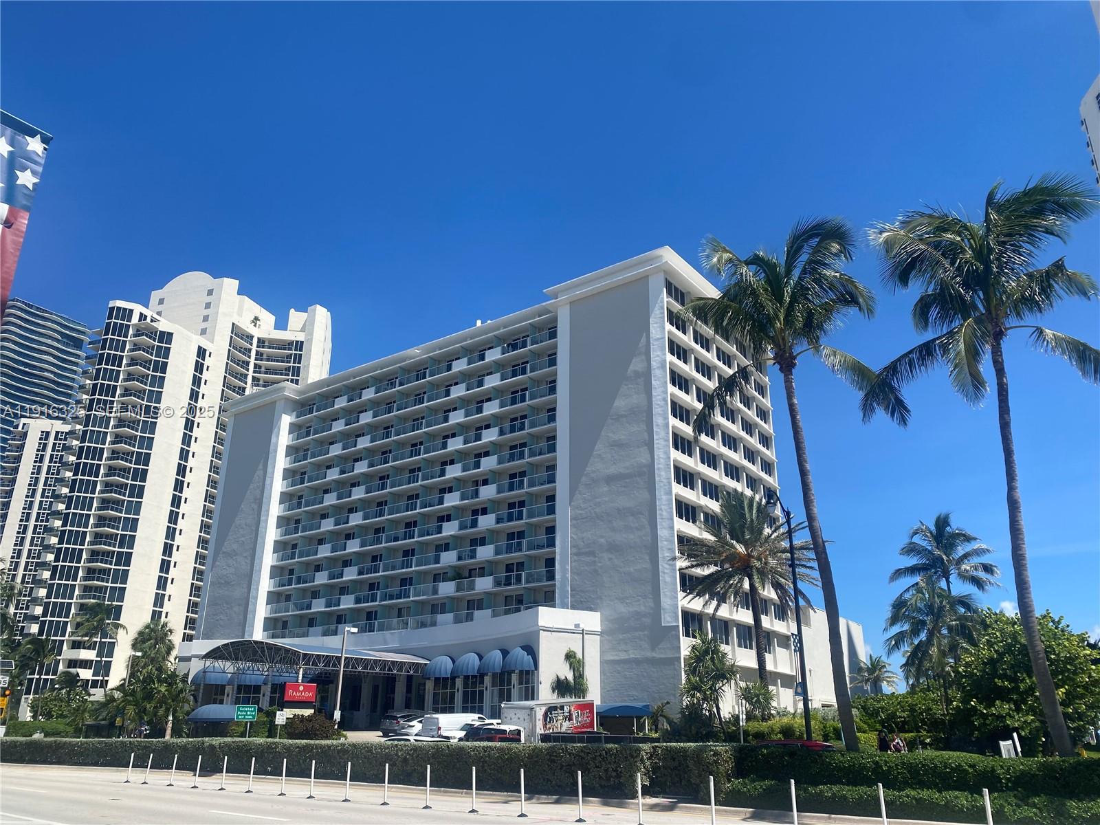 19201 Collins Avenue 733 Property Photo 15