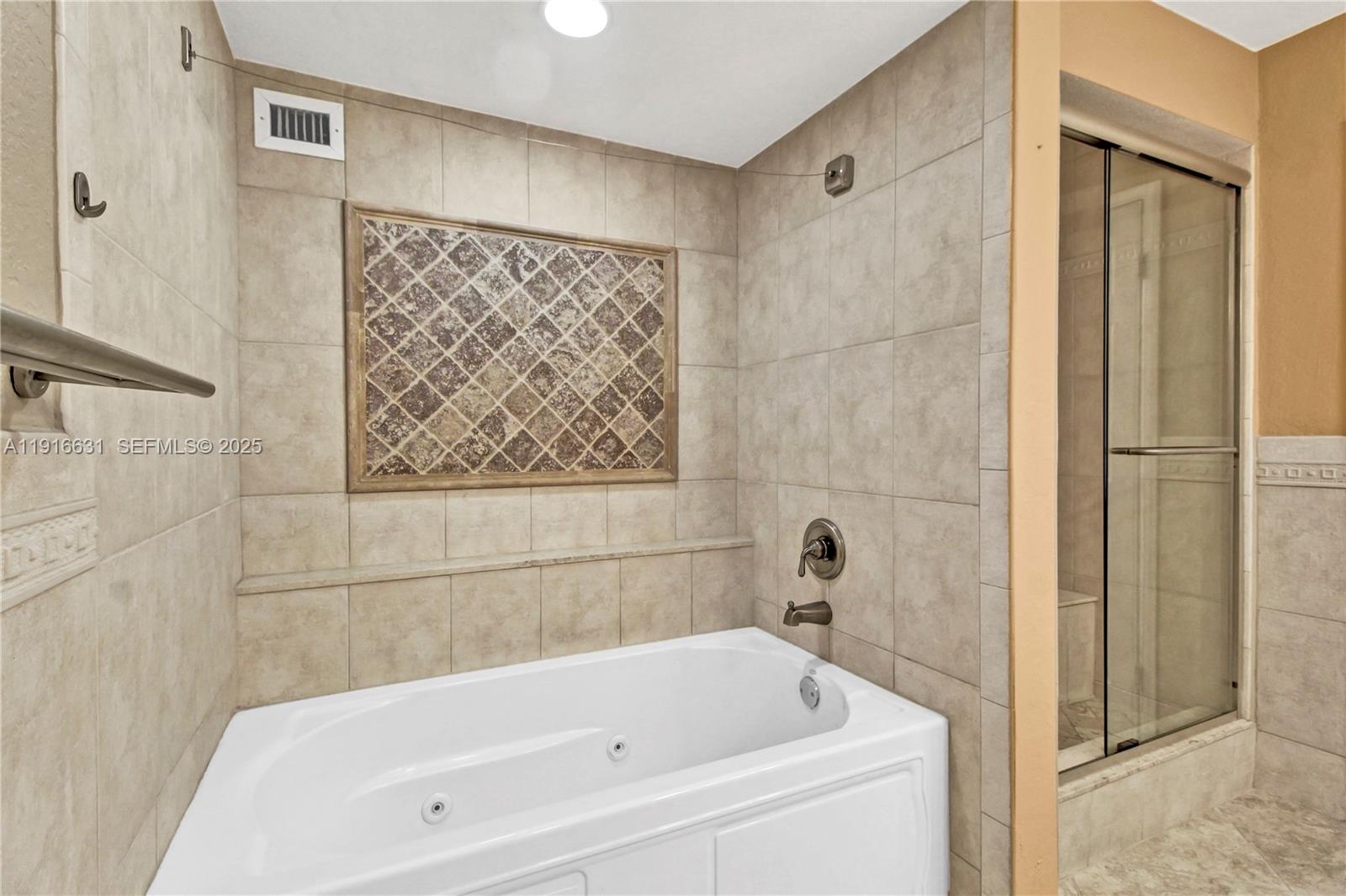 800 Parkview Drive 821 Property Photo 25