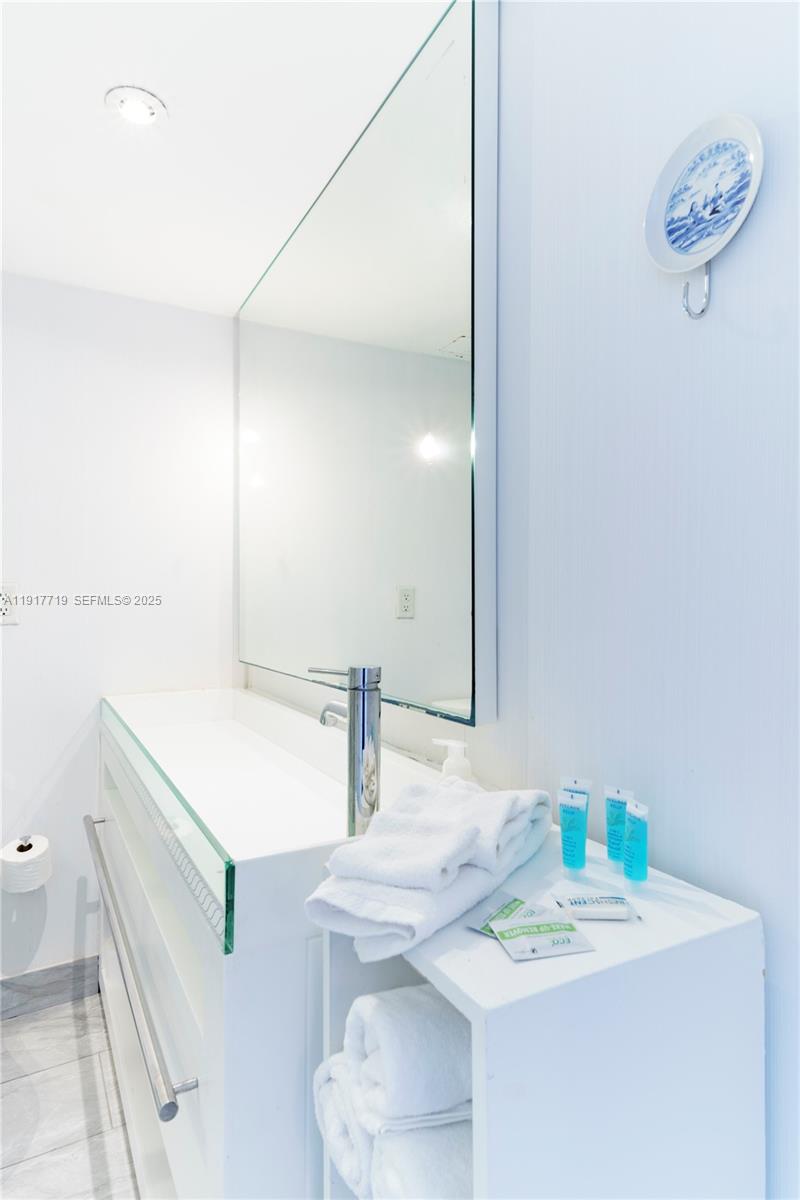 1100 West Avenue 1515 Property Photo 22