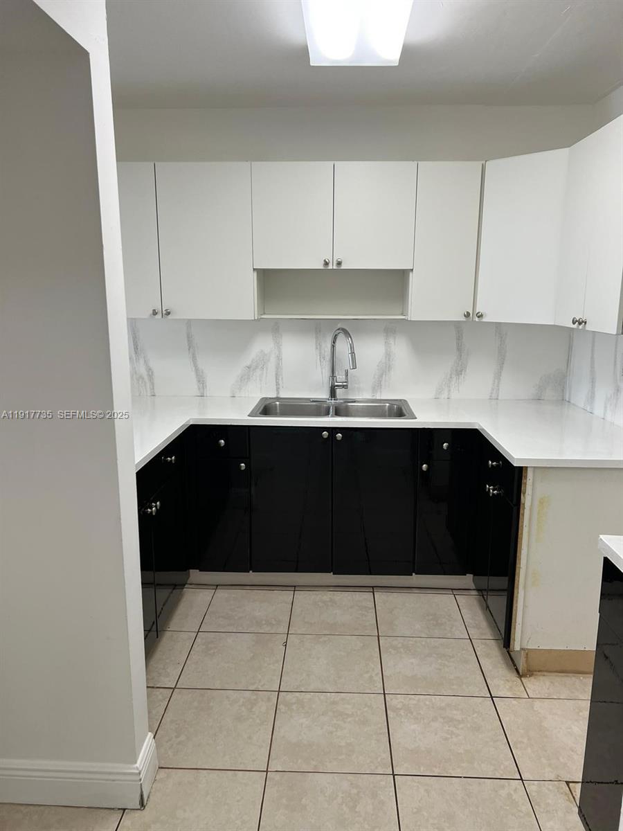 6930 Miami Gardens Drive 1-410 Property Photo 6