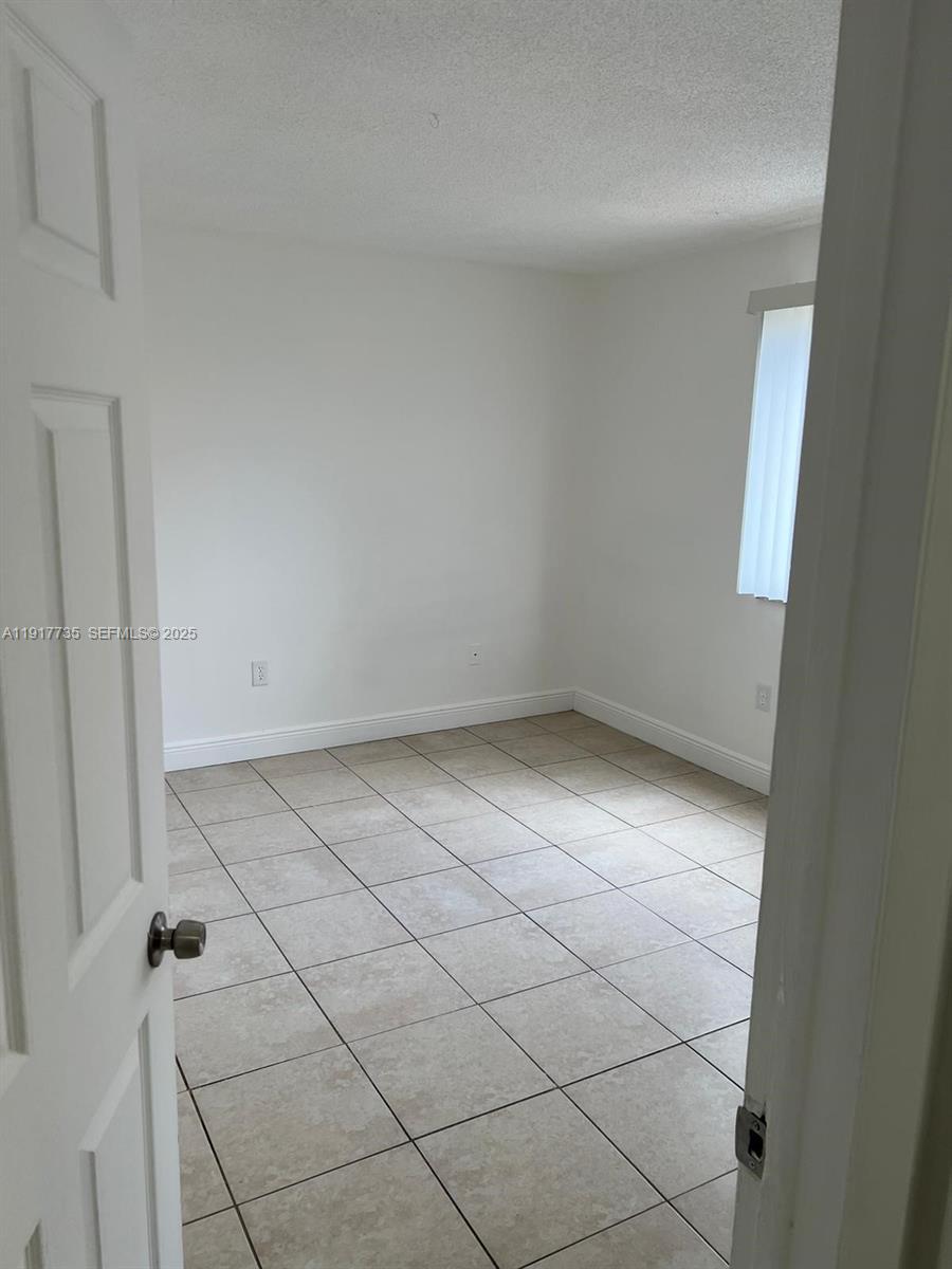 6930 Miami Gardens Drive 1-410 Property Photo 9