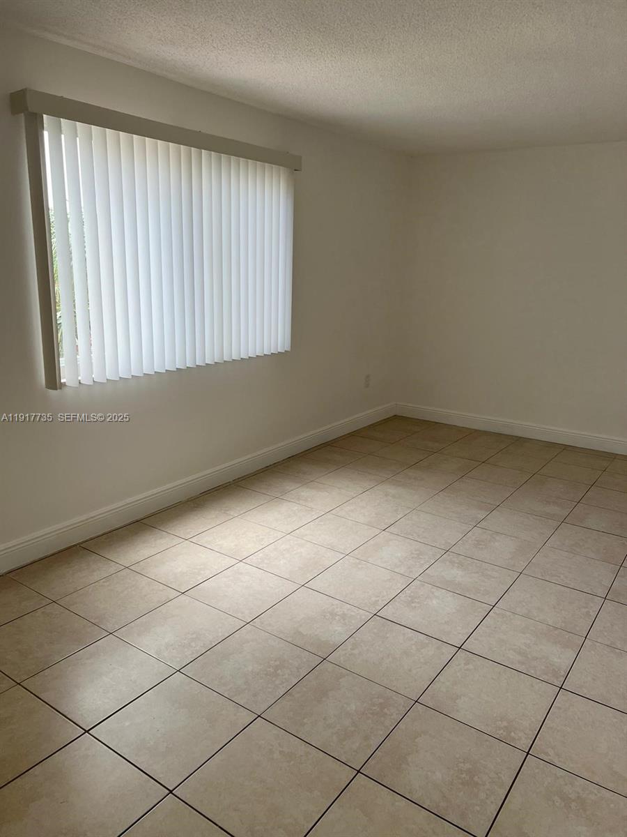 6930 Miami Gardens Drive 1-410 Property Photo 10