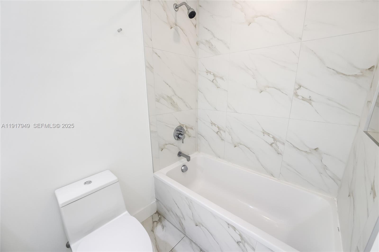 2000 Metropica Way 306 Property Photo 20