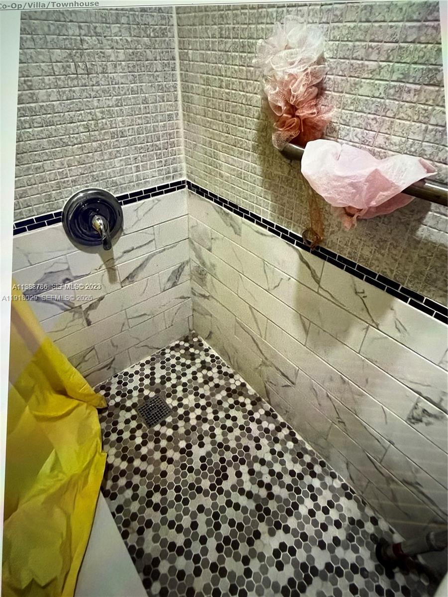 A11918029 Property Photo 11