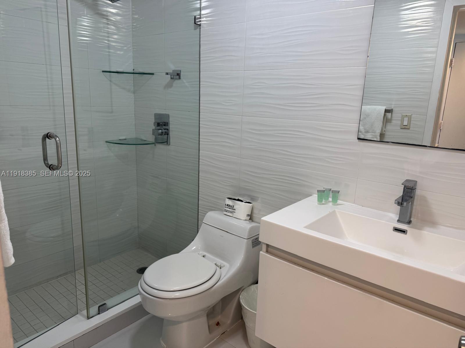 5445 Collins Avenue 915 Property Photo 6