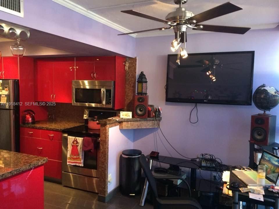 A11918412 Property Photo 2