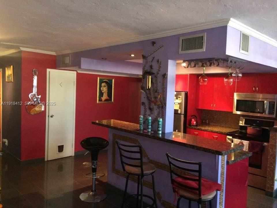 A11918412 Property Photo 3