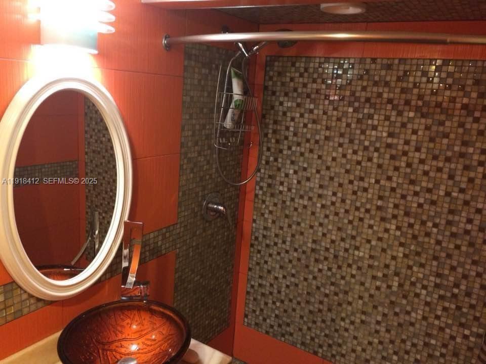 A11918412 Property Photo 10