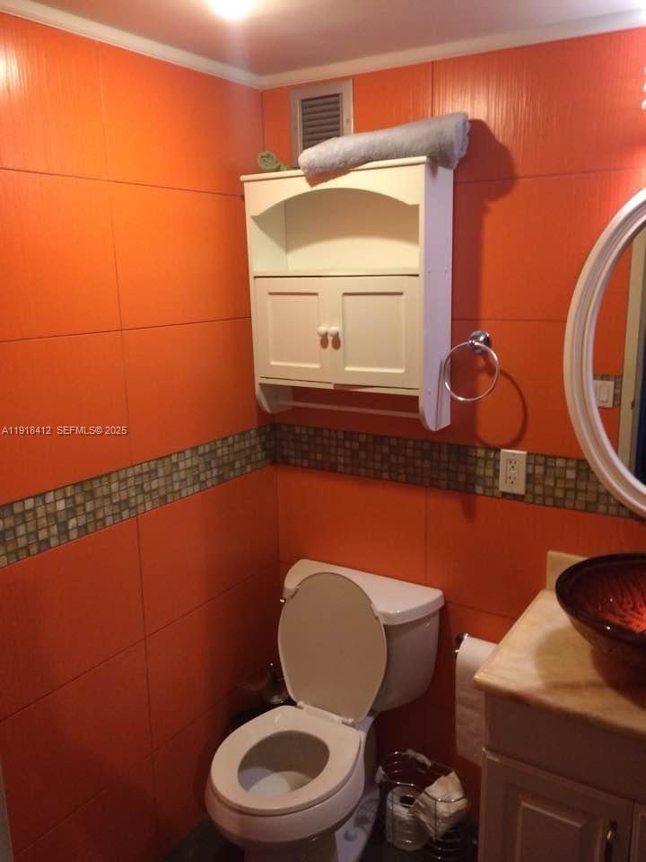 A11918412 Property Photo 11