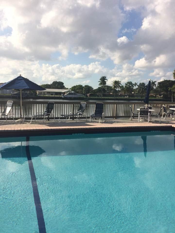 A11918412 Property Photo 16