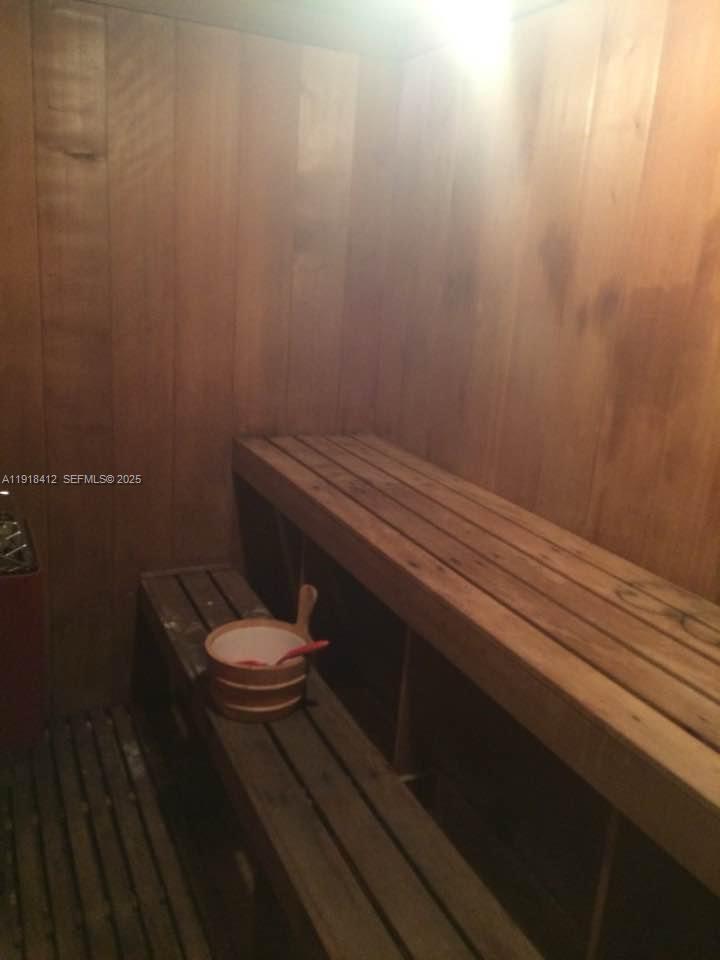 A11918412 Property Photo 17