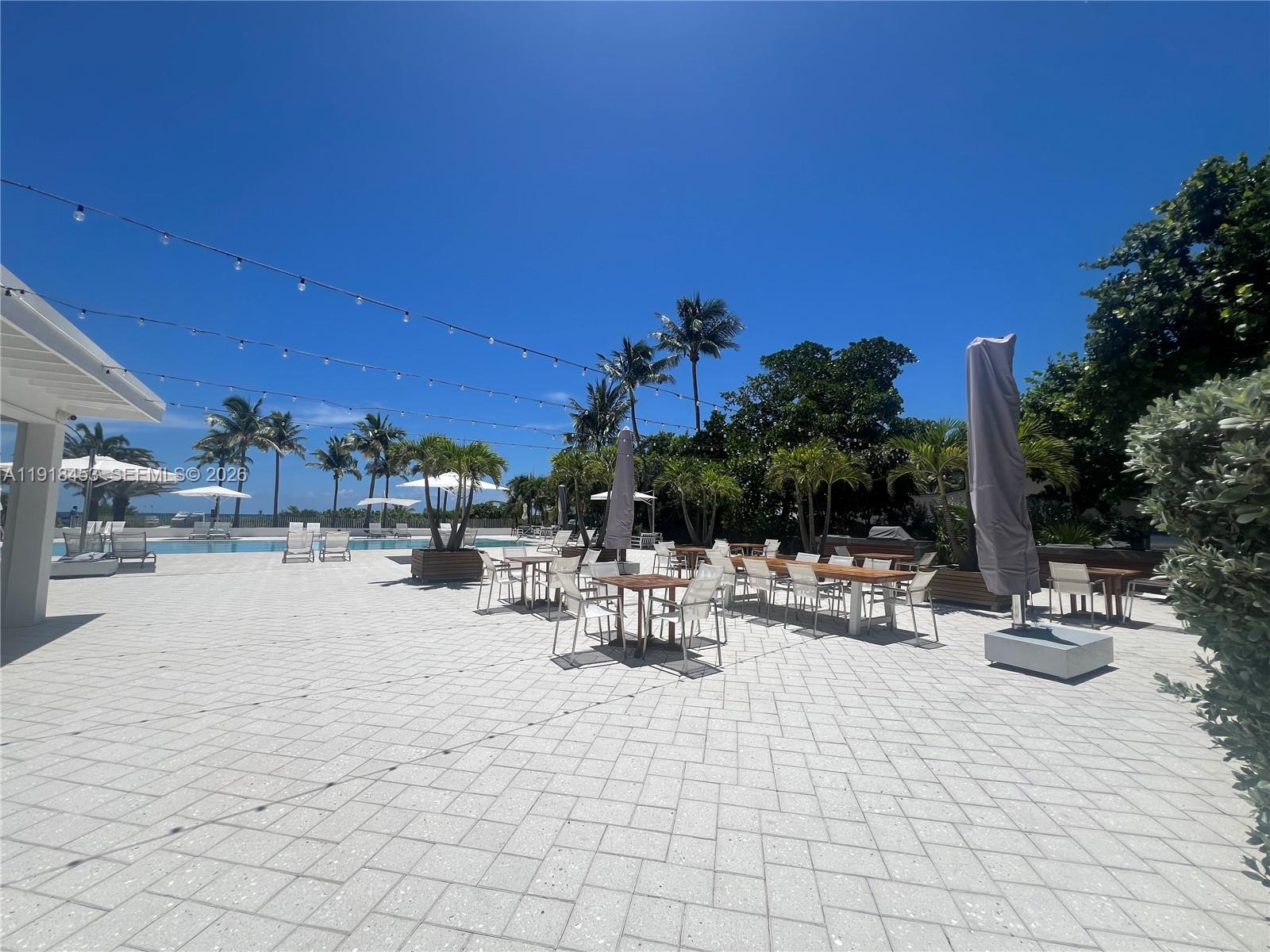 605 Ocean Drive 2l Property Photo 2