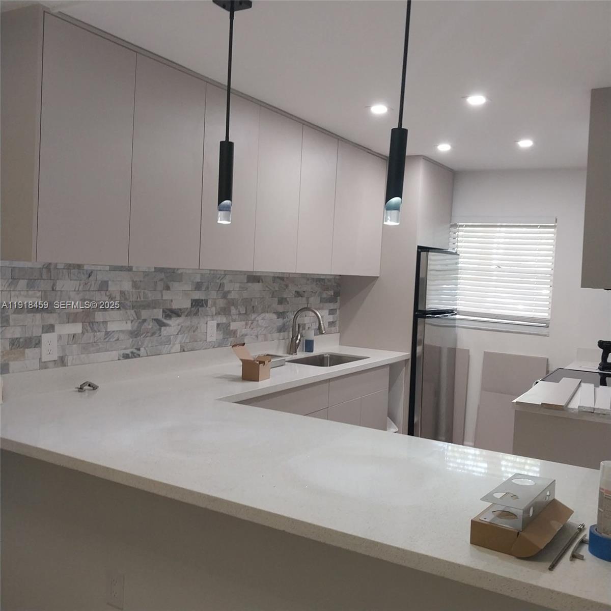 4111 Stirling Road 102 Property Photo 6