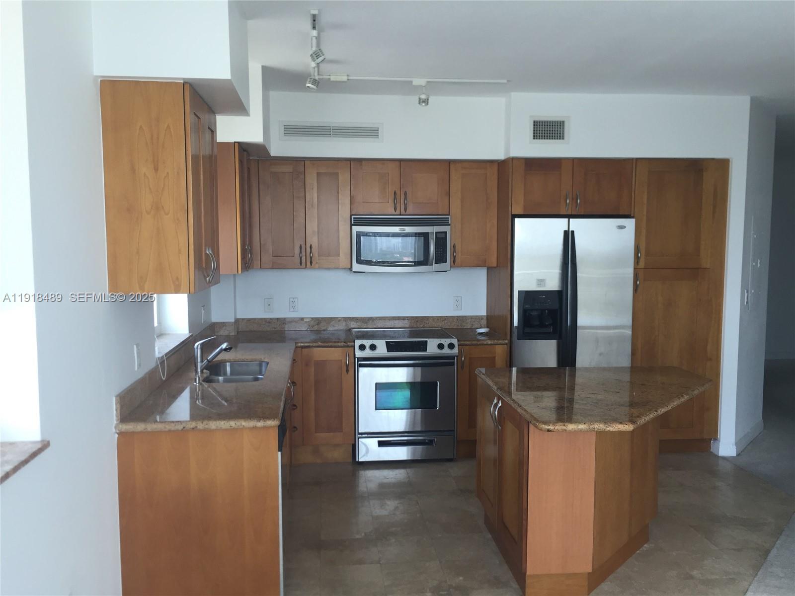 1745 E Hallandale Beach Boulevard 1807w Property Photo 3