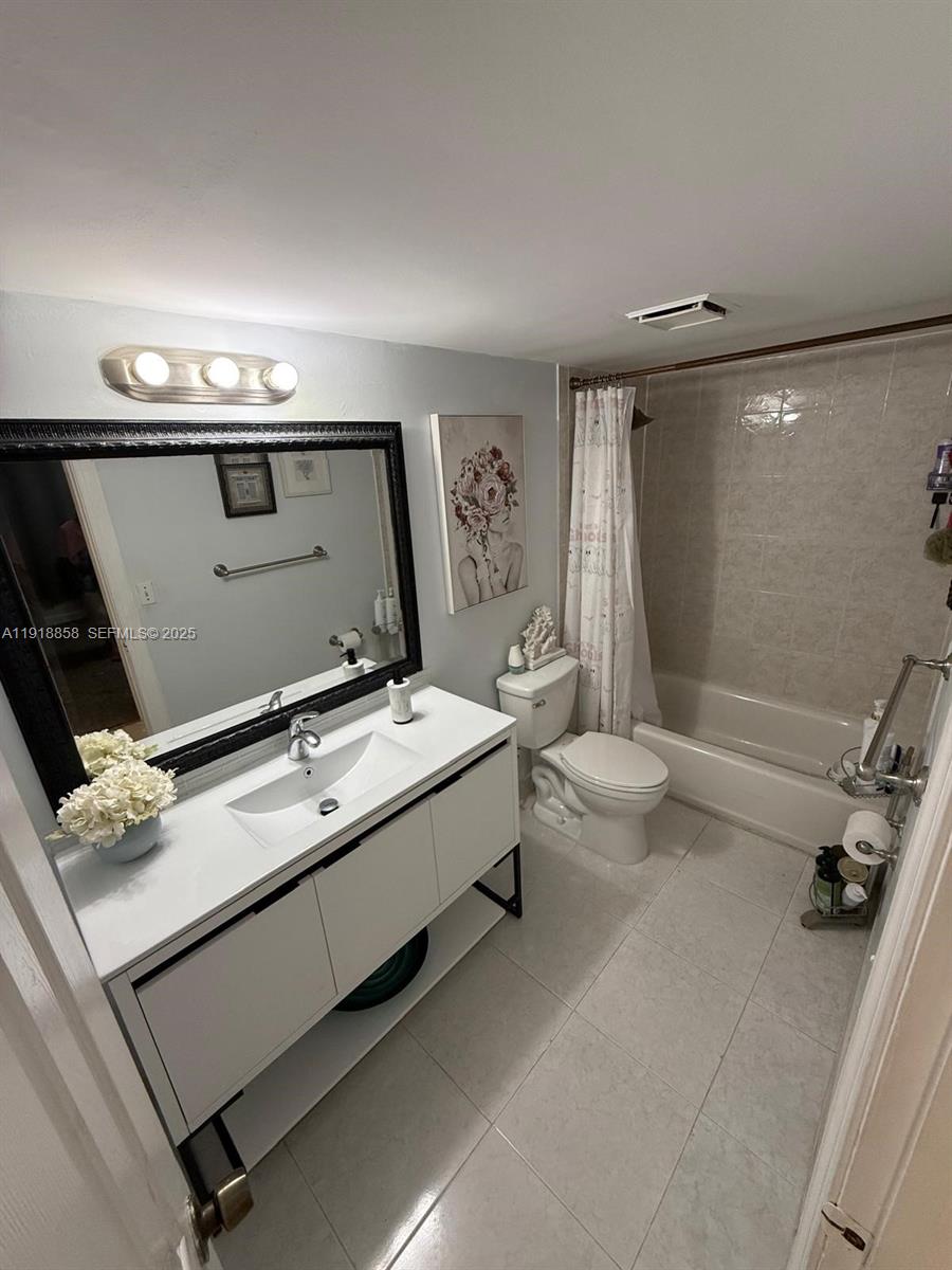 8715 Shadow Wood Boulevard 211 Property Photo 12