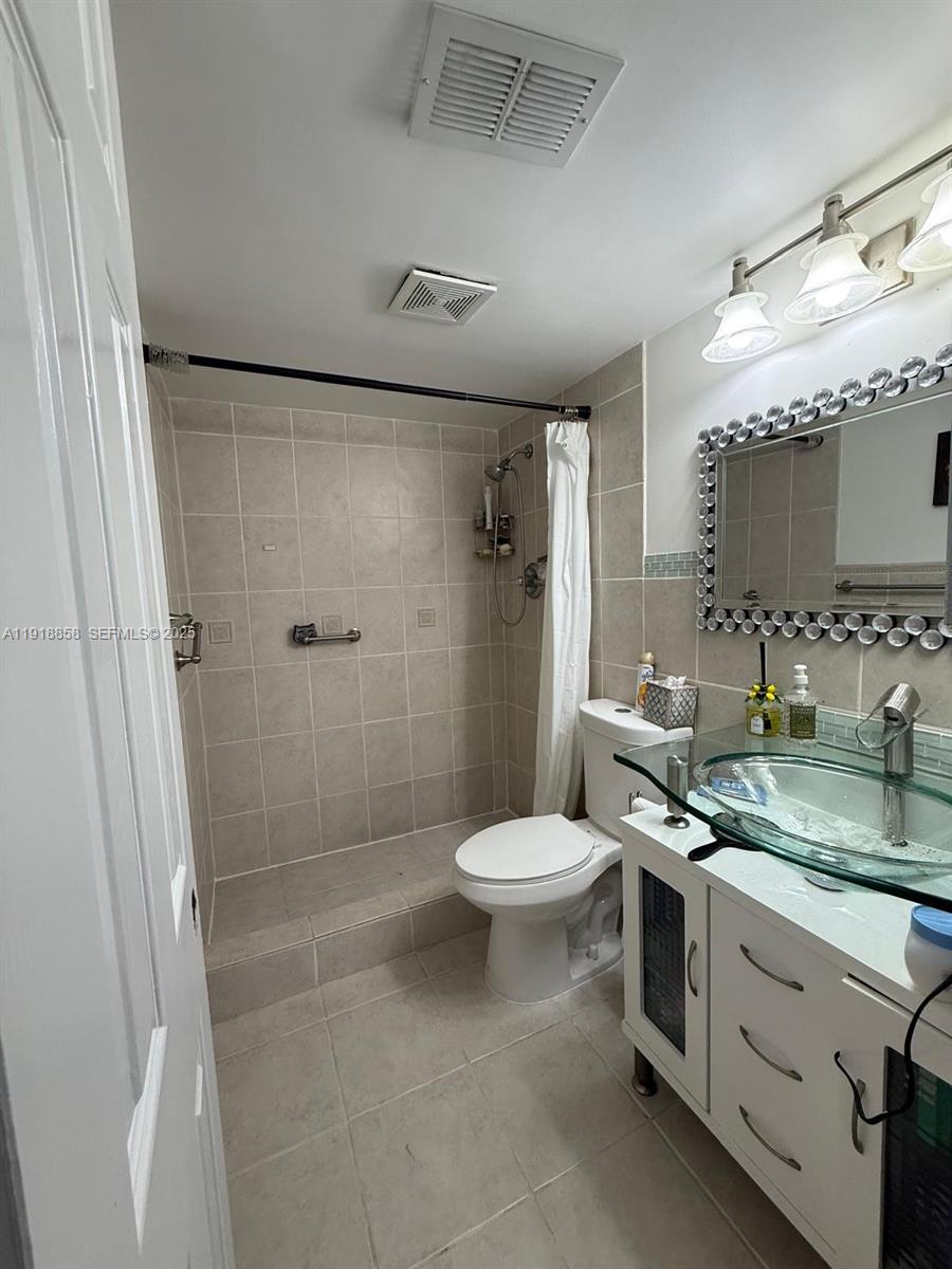8715 Shadow Wood Boulevard 211 Property Photo 17