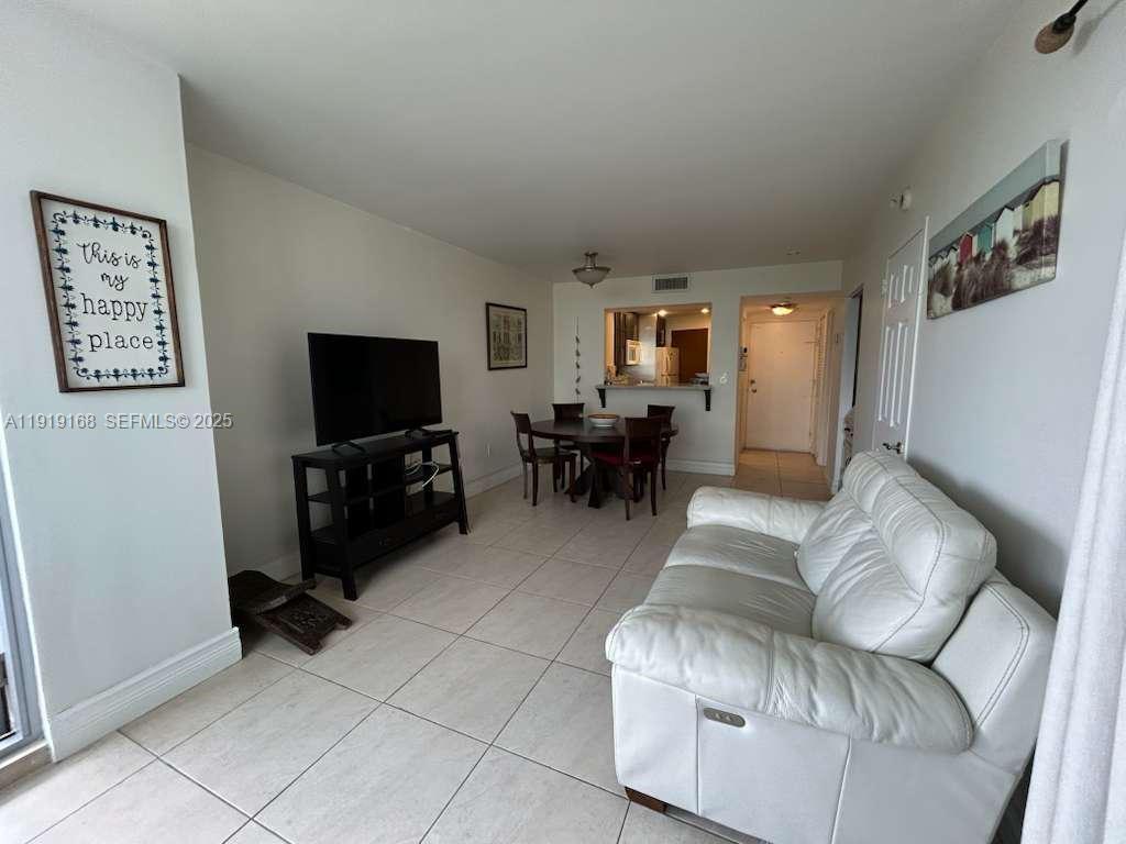 2899 Collins Avenue 625 Property Photo 2