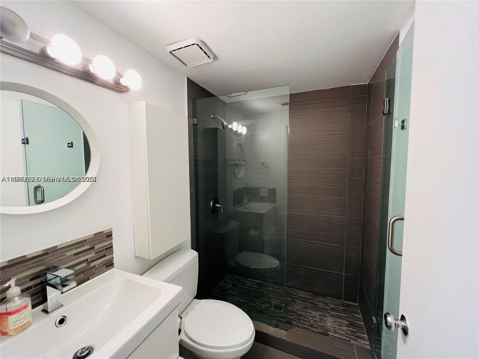 1127 Euclid Avenue 206 Property Photo 10