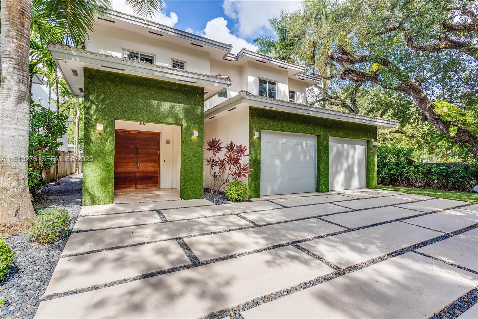 A11919276 Property Photo 1