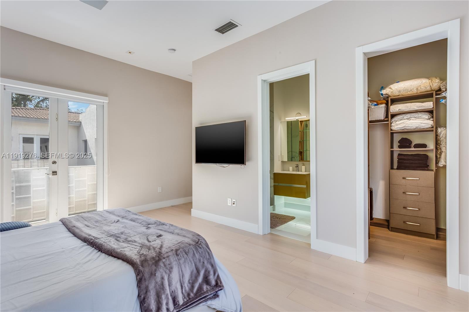 A11919276 Property Photo 15
