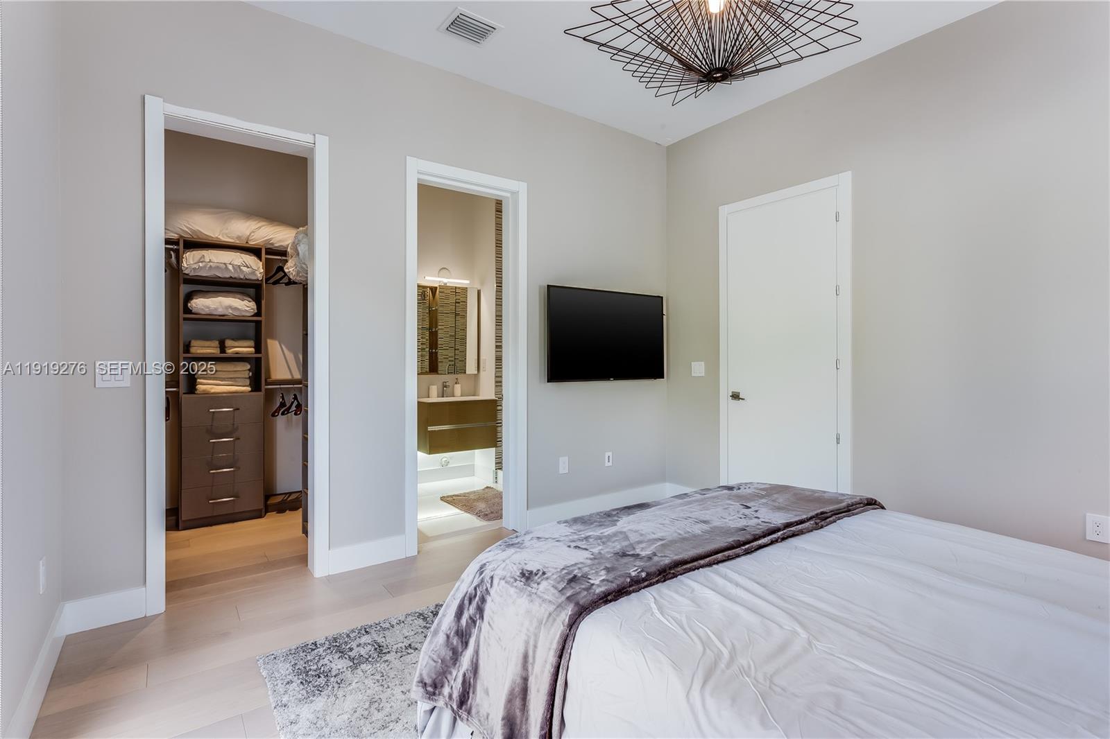 A11919276 Property Photo 17