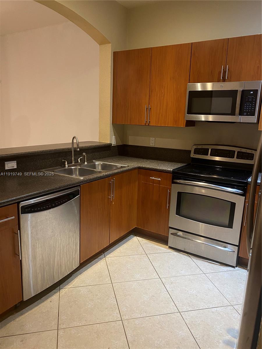 A11919749 Property Photo 7
