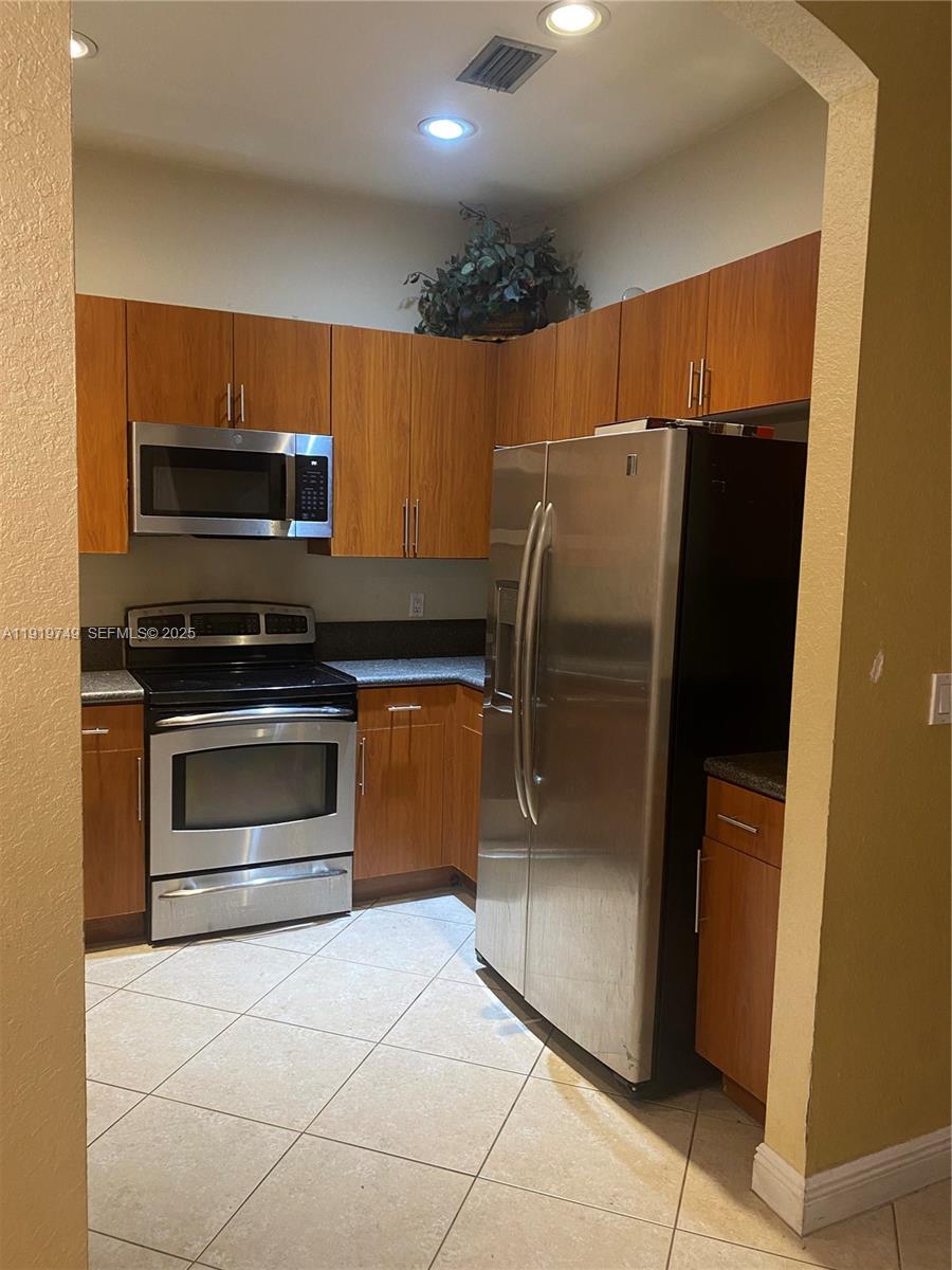 A11919749 Property Photo 8