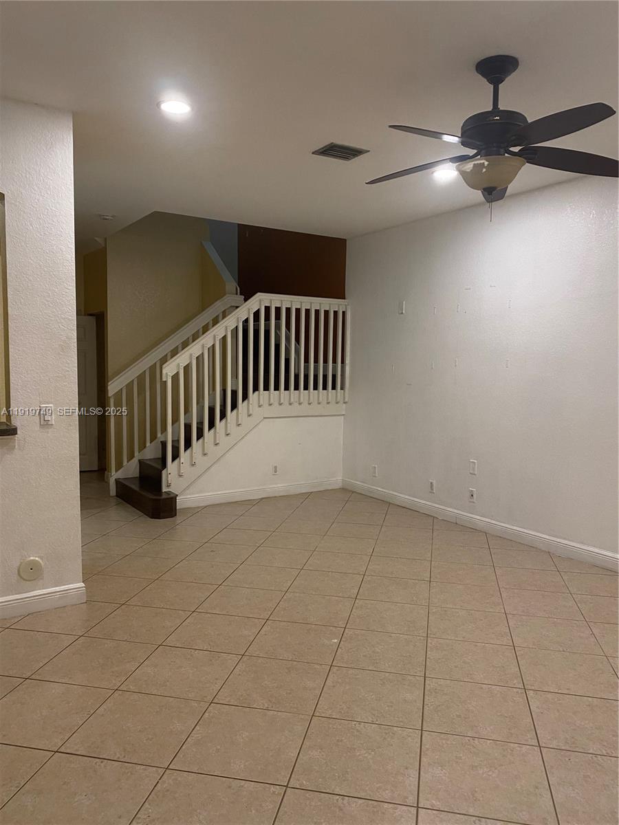 A11919749 Property Photo 16