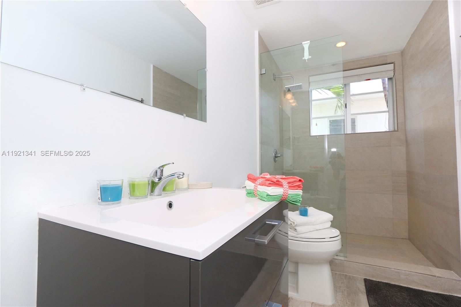 811 Jefferson Avenue 105 Property Photo 5