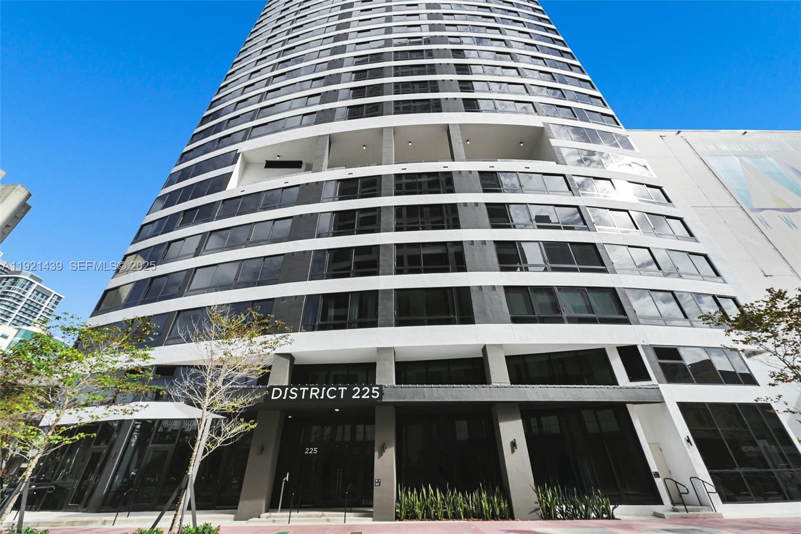 225 N Miami Avenue 901 Property Photo 1