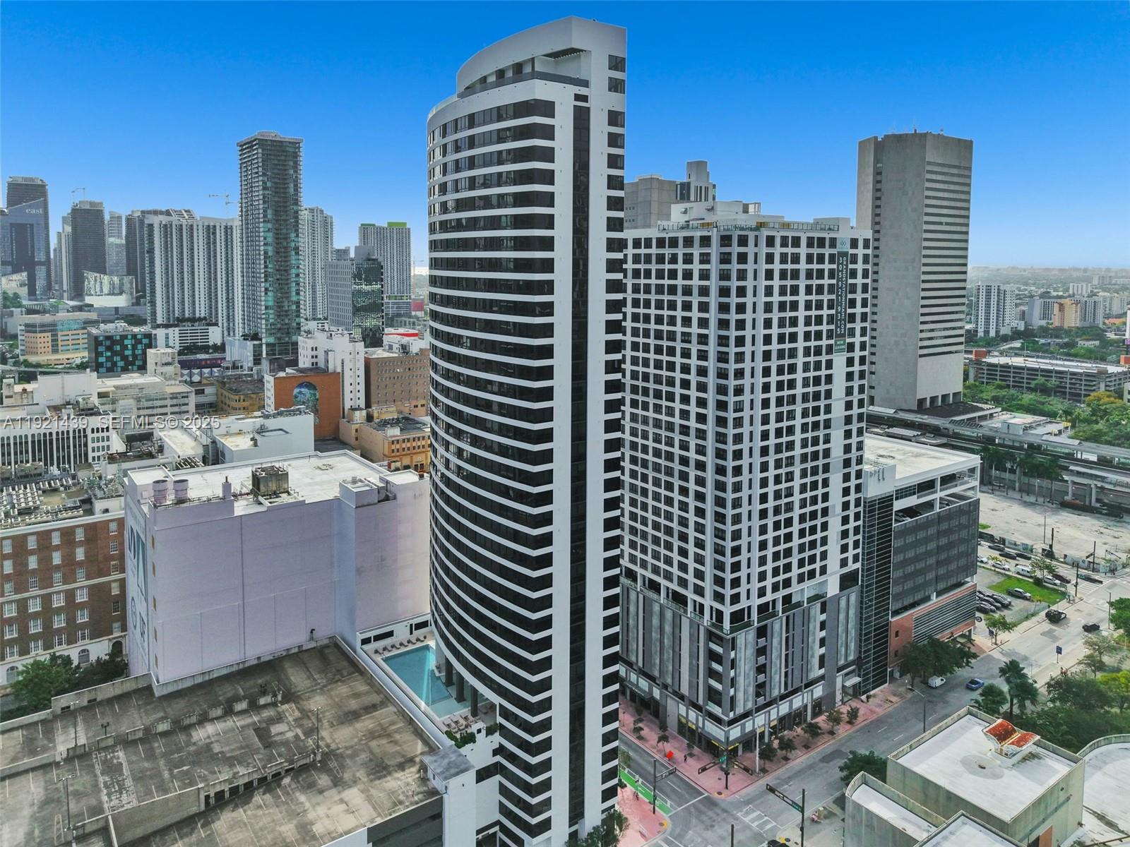 225 N Miami Avenue 901 Property Photo 3