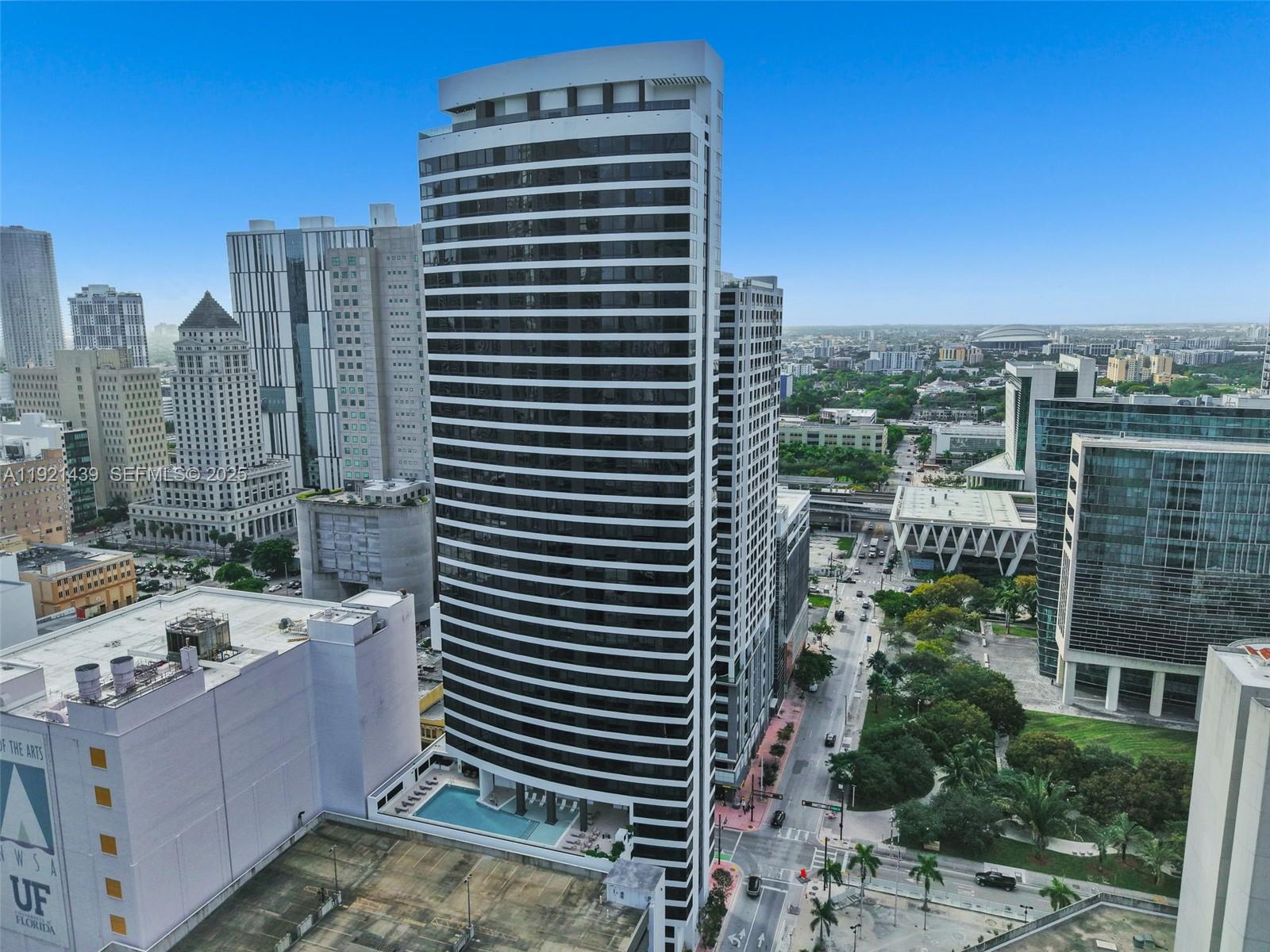 225 N Miami Avenue 901 Property Photo 4