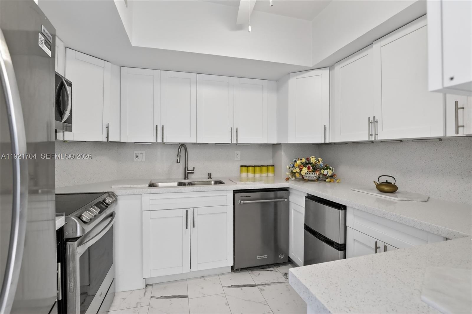 300 Bayview Drive 308 Property Photo 12