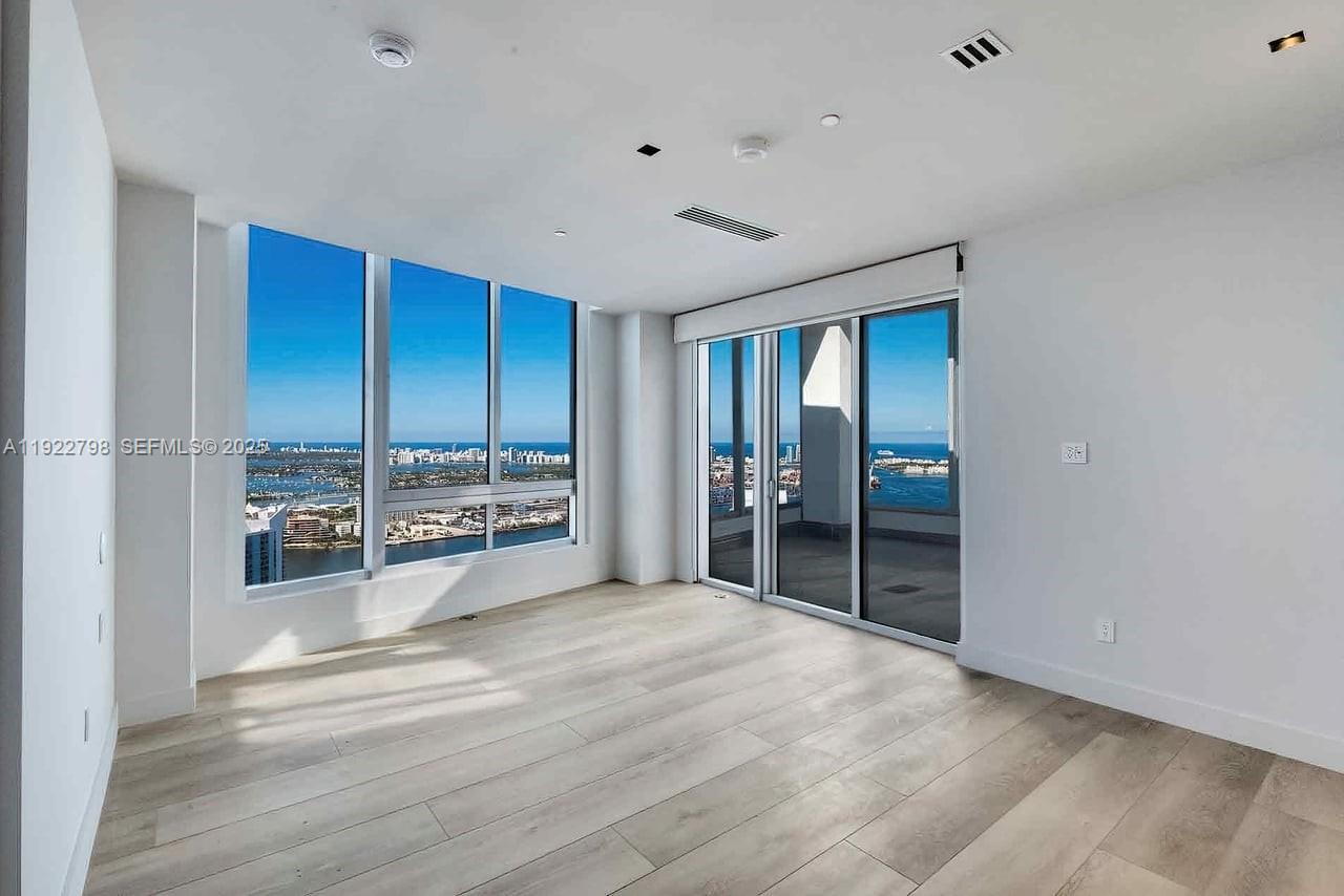 465 Brickell Avenue 5701 Property Photo 11