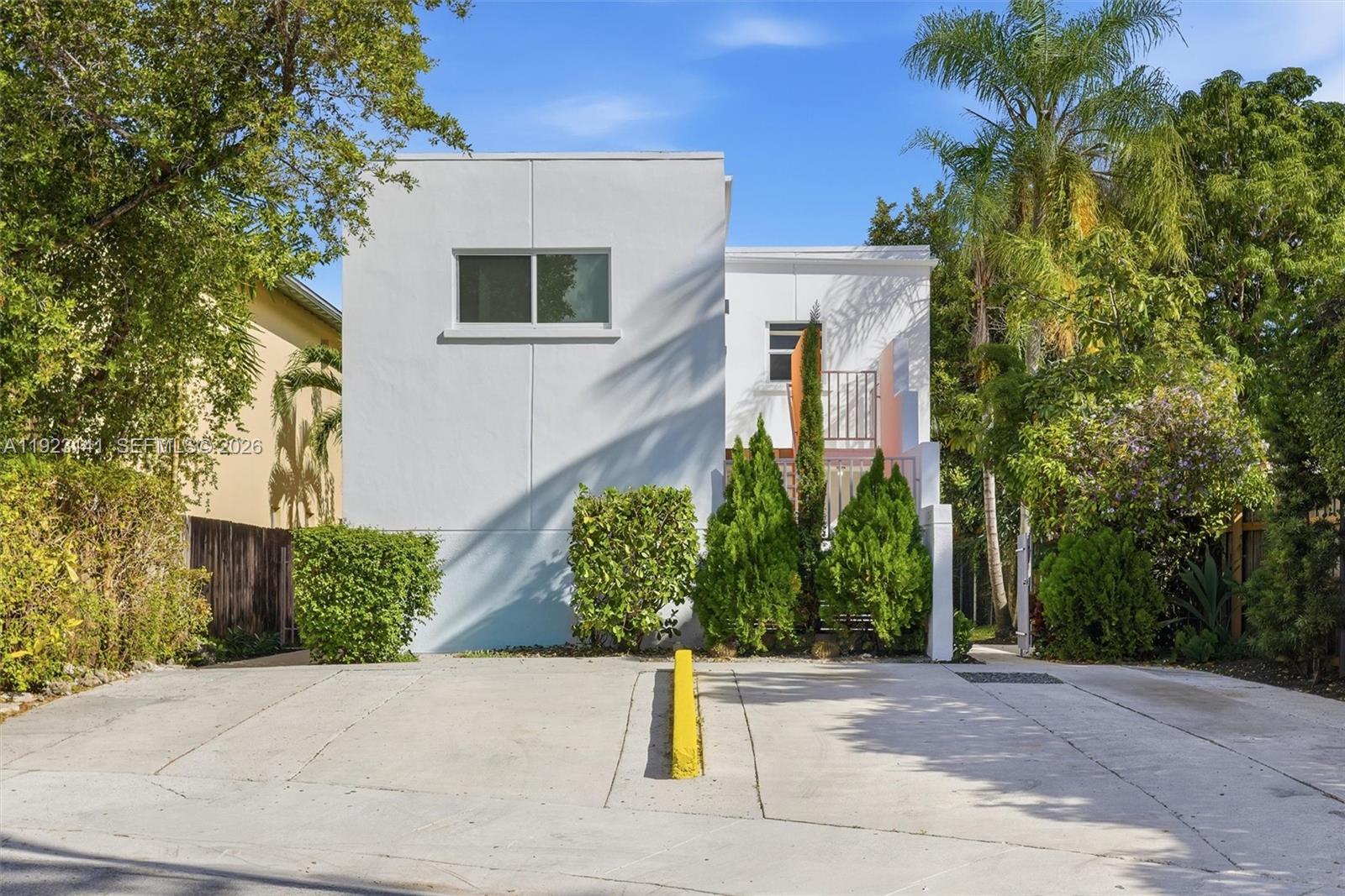 1045 Sw 25th Avenue Property Photo 1