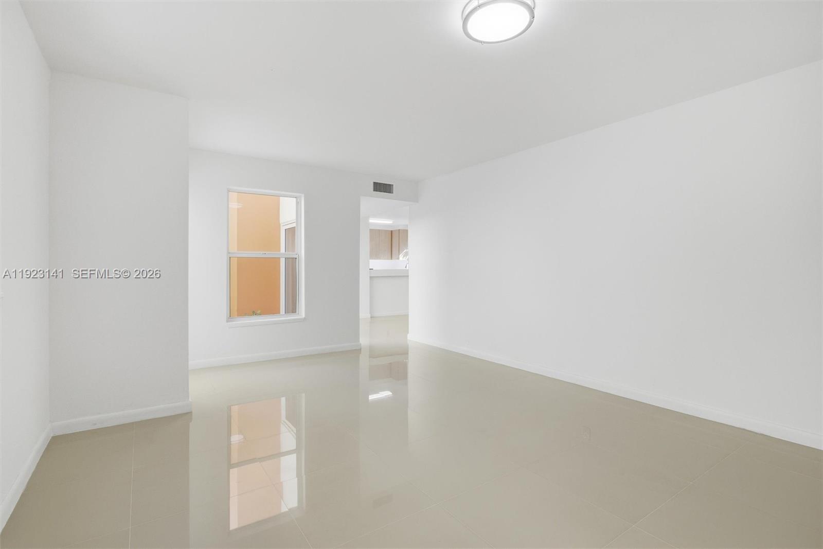 1045 Sw 25th Avenue Property Photo 5