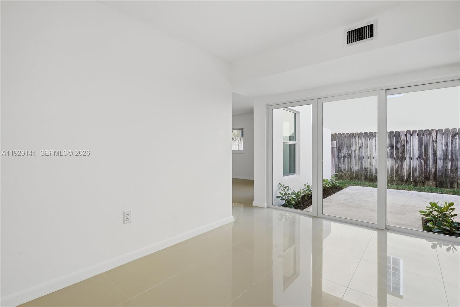 1045 Sw 25th Avenue Property Photo 7