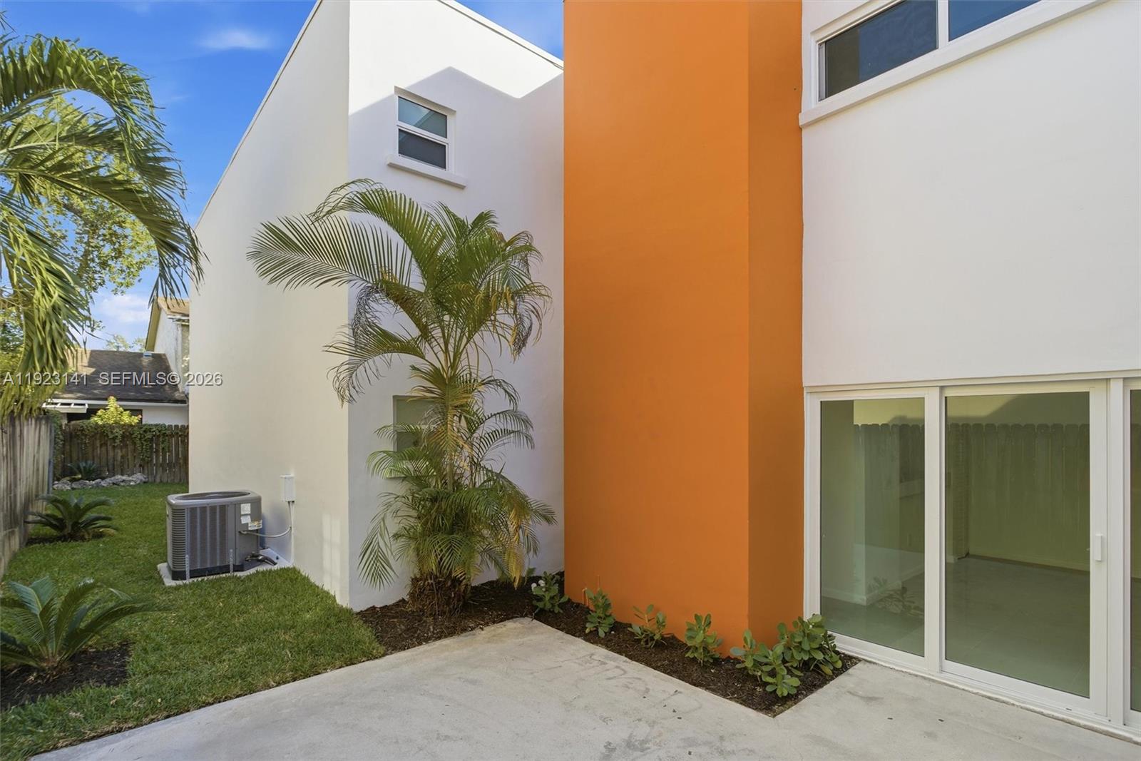 1045 Sw 25th Avenue Property Photo 12