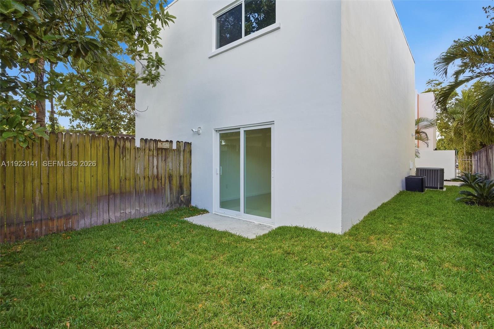 1045 Sw 25th Avenue Property Photo 13