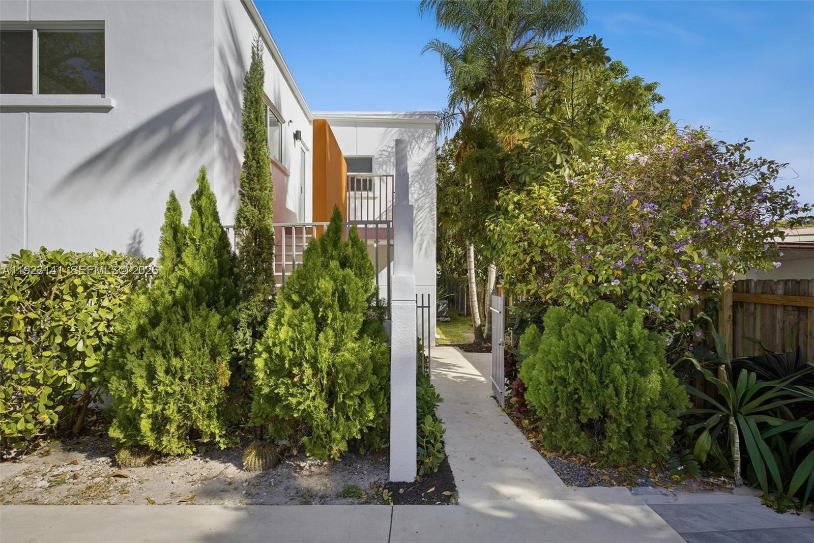 1045 Sw 25th Avenue Property Photo 18