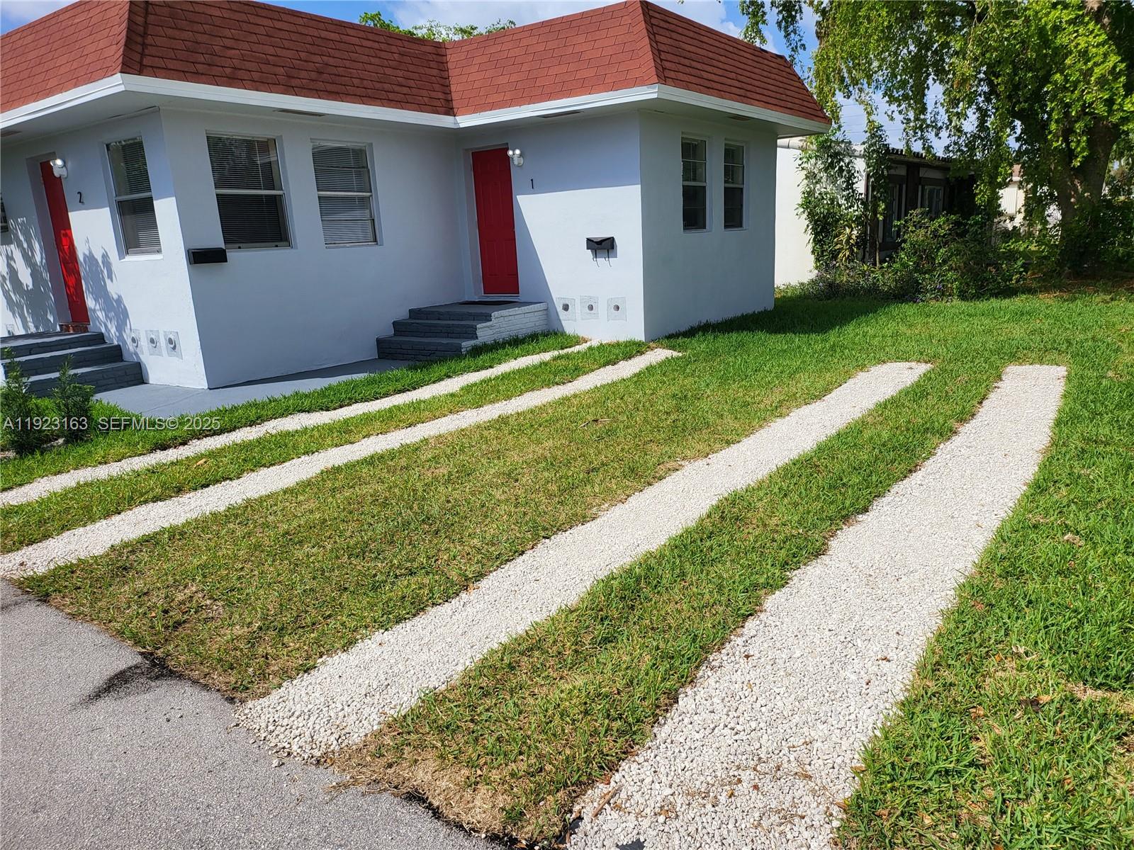 A11923163 Property Photo 2