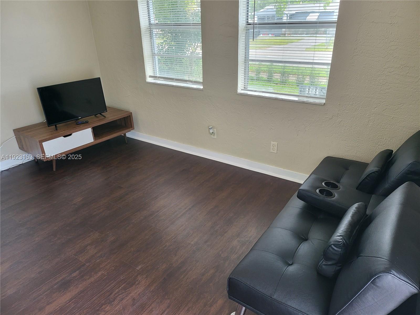 A11923163 Property Photo 8