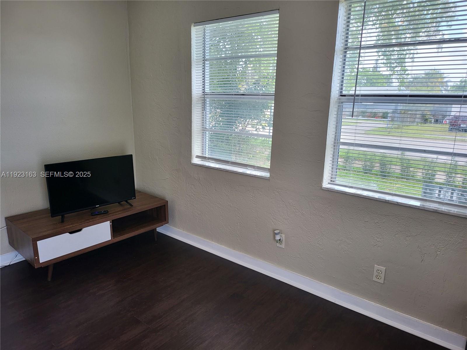 A11923163 Property Photo 10
