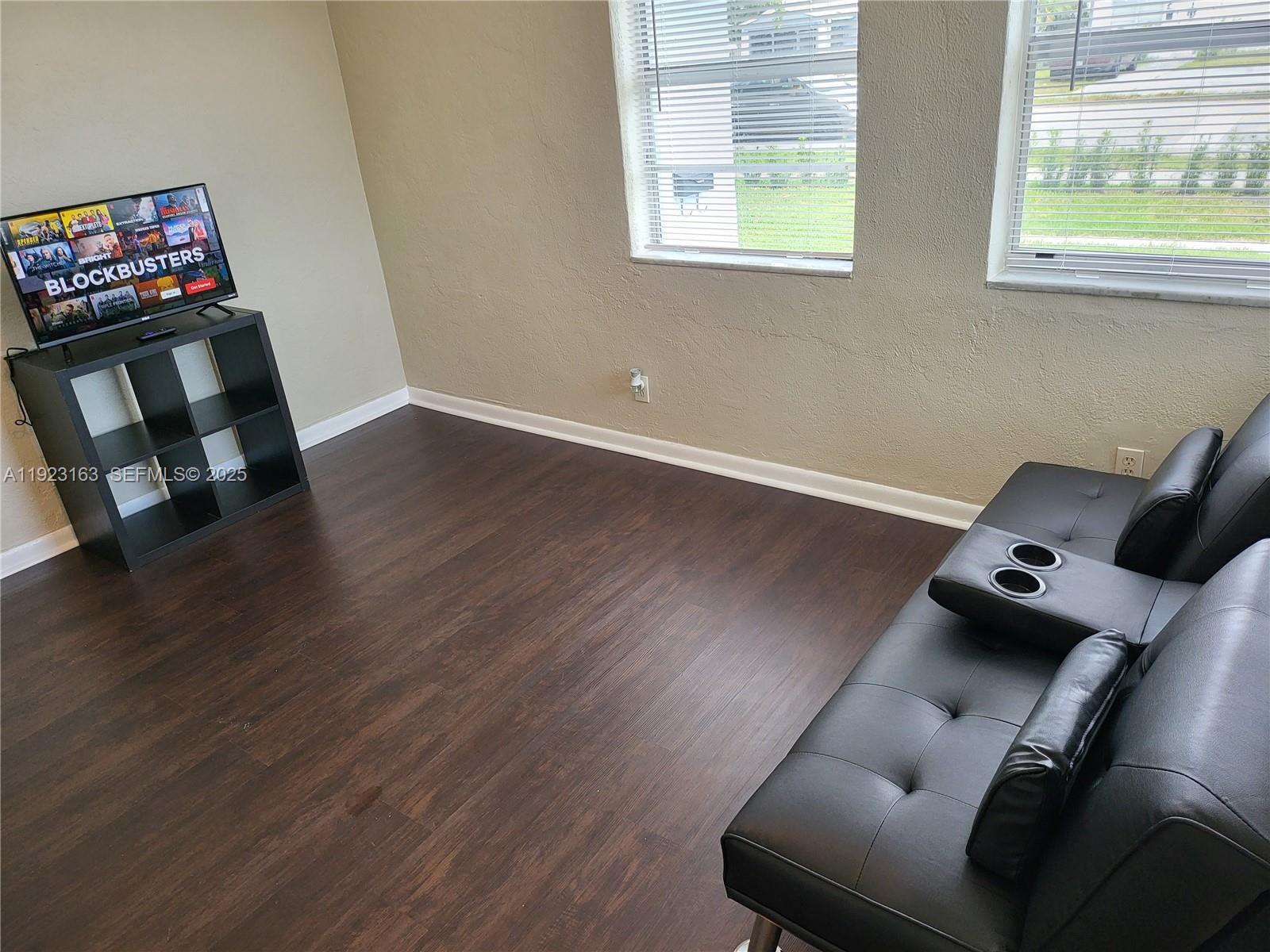 A11923163 Property Photo 25