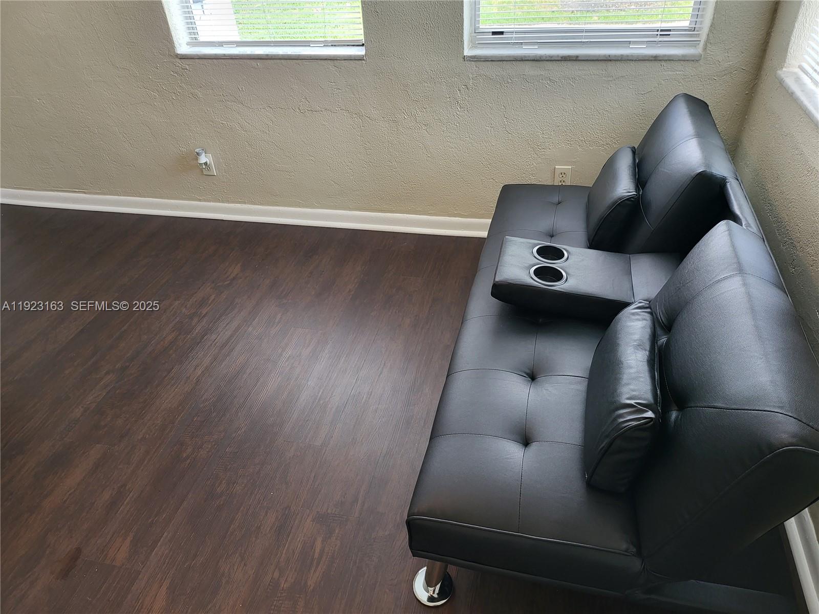 A11923163 Property Photo 26