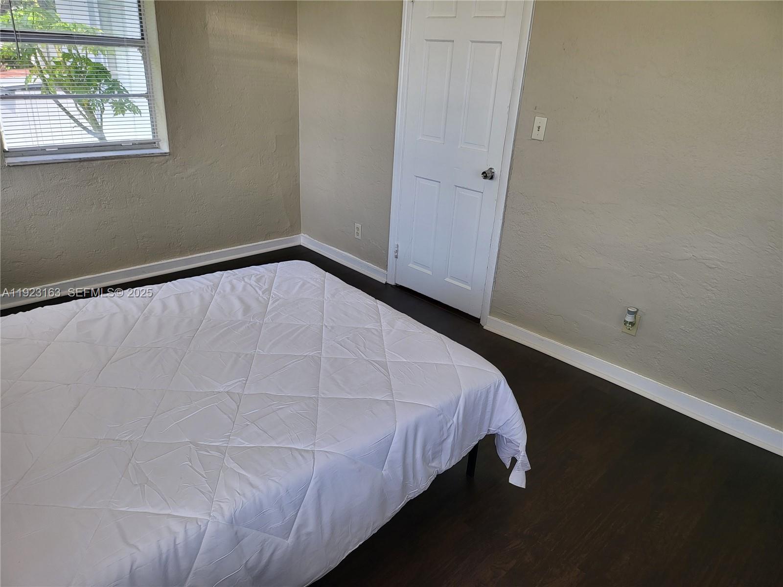 A11923163 Property Photo 32