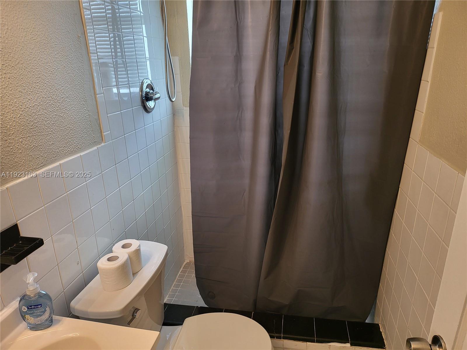 A11923163 Property Photo 35