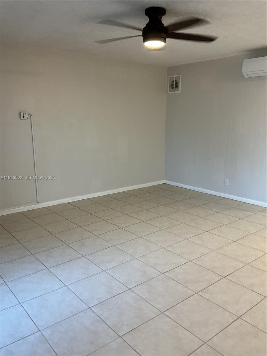 2716 Ne 30th Place 103c Property Photo 6